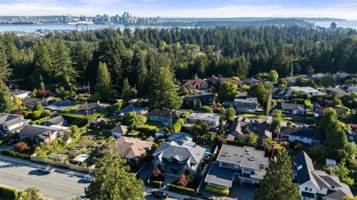 2809 Edgemont Boulevard, North Vancouver, BC 