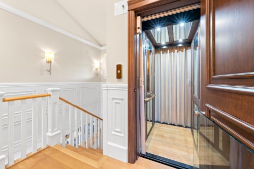 2809 Edgemont Boulevard, North Vancouver, BC 