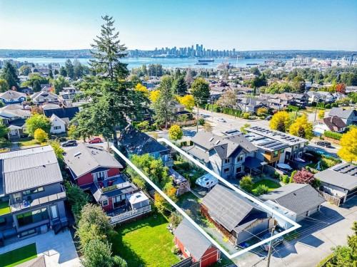 352 15Th Street W, North Vancouver, BC 