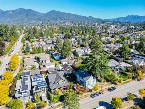 352 15Th Street W, North Vancouver, BC 