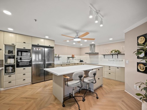 201-7600 Moffatt Road  Richmond, BC V6Y 3V1