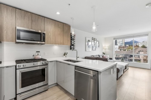 511-108 8th Street E North Vancouver, BC V7L 0H1