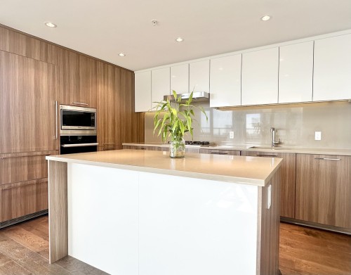1005-3280 Corvette Way, Richmond, BC - Indoor Photo Showing Kitchen