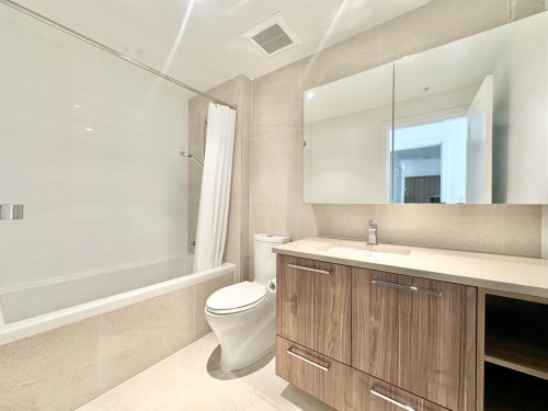 1005-3280 Corvette Way, Richmond, BC - Indoor Photo Showing Bathroom