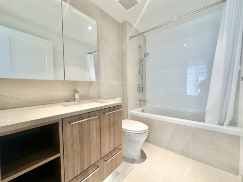 1005-3280 Corvette Way, Richmond, BC - Indoor Photo Showing Bathroom