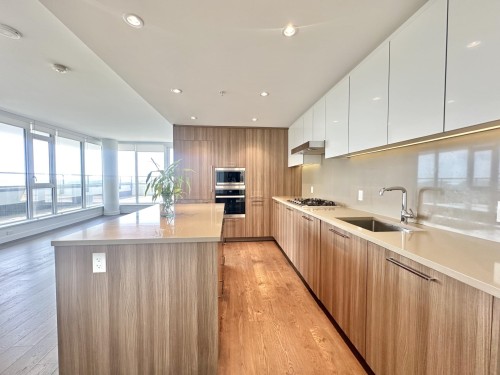 1005-3280 Corvette Way, Richmond, BC - Indoor Photo Showing Kitchen With Upgraded Kitchen