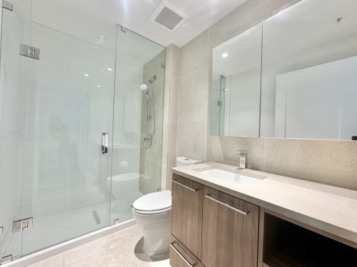1005-3280 Corvette Way, Richmond, BC - Indoor Photo Showing Bathroom