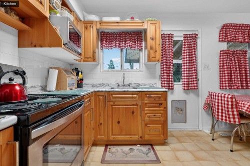 2120 Como Lake Avenue, Coquitlam, BC 