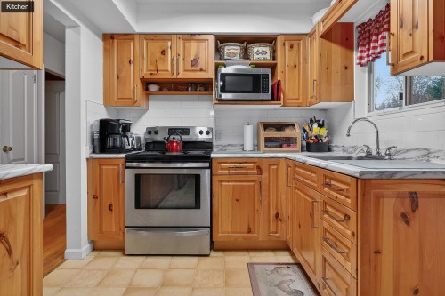 2120 Como Lake Avenue, Coquitlam, BC 