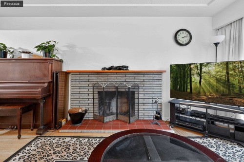 2120 Como Lake Avenue, Coquitlam, BC 