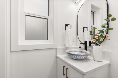 2-1822 14Th Avenue E, Vancouver, BC 
