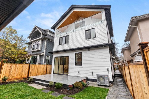 2-1822 14Th Avenue E, Vancouver, BC 