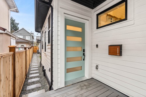 2-1822 14Th Avenue E, Vancouver, BC 