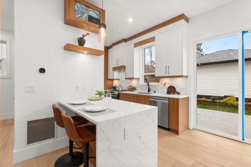 2-1822 14Th Avenue E, Vancouver, BC 