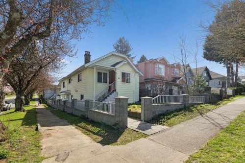 3708 Dumfries Street, Vancouver, BC 