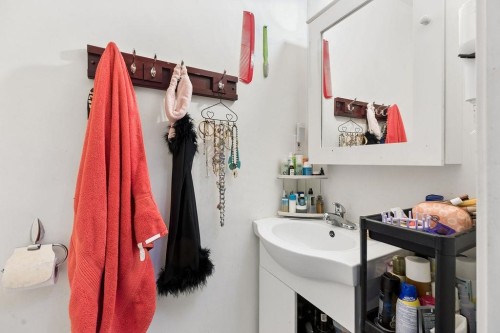 3708 Dumfries Street, Vancouver, BC 