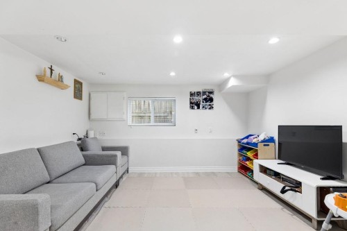 3708 Dumfries Street, Vancouver, BC 