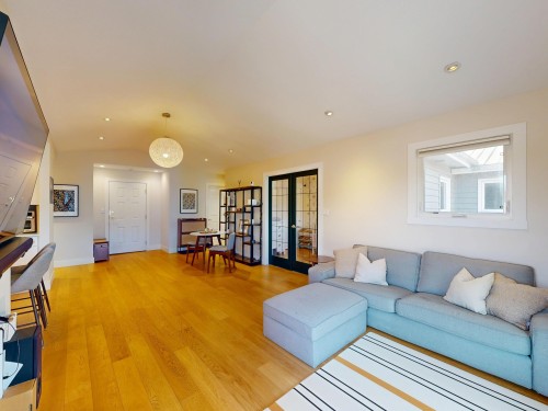 304-1528 Bowser Avenue, North Vancouver, BC 
