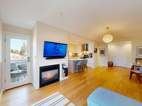 304-1528 Bowser Avenue, North Vancouver, BC 