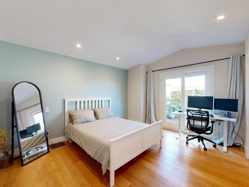 304-1528 Bowser Avenue, North Vancouver, BC 