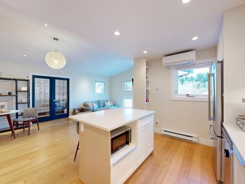 304-1528 Bowser Avenue, North Vancouver, BC 