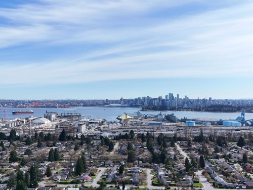 304-1528 Bowser Avenue, North Vancouver, BC 