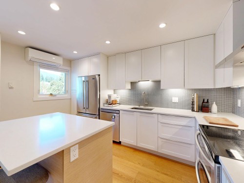 304-1528 Bowser Avenue, North Vancouver, BC 