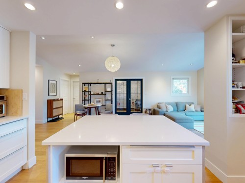 304-1528 Bowser Avenue, North Vancouver, BC 