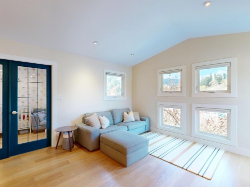 304-1528 Bowser Avenue, North Vancouver, BC 