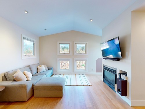 304-1528 Bowser Avenue, North Vancouver, BC 