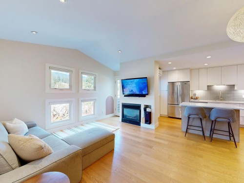 304-1528 Bowser Avenue, North Vancouver, BC 