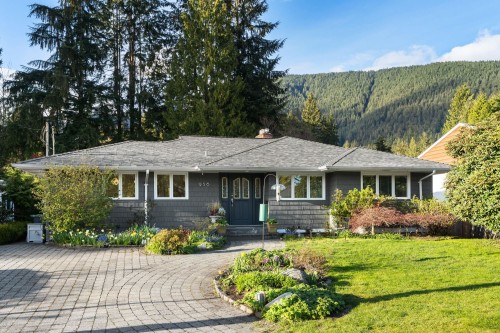 956 Belvista Crescent  North Vancouver, BC V7R 2B4
