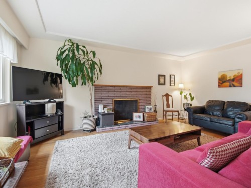 2935 Victoria Drive, Vancouver, BC 