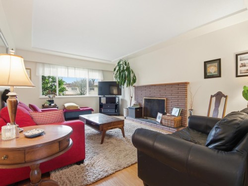 2935 Victoria Drive, Vancouver, BC 