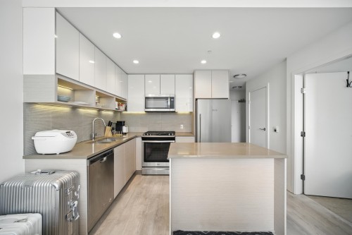 418-8850 University Crescent  Burnaby, BC V5A 0C8