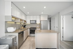 418-8850 University Crescent Burnaby, BC V5A 0C8