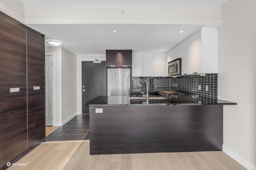 706-2968 Glen Drive, Coquitlam, BC 