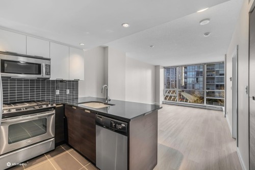 706-2968 Glen Drive, Coquitlam, BC 