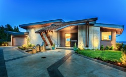 1060 Crestline Road  West Vancouver, BC V7S 2E2