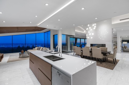 1060 Crestline Road, West Vancouver, BC 