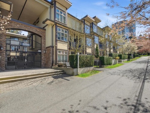 114-5588 Patterson  Burnaby, BC V5H 0A7