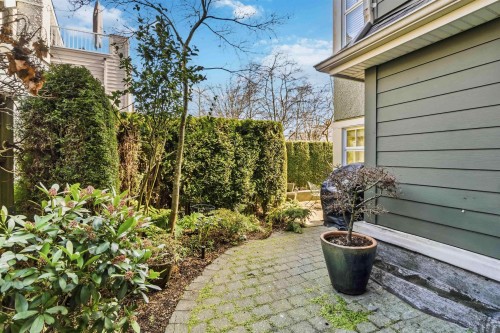 2420 Sasamat Street, Vancouver, BC 