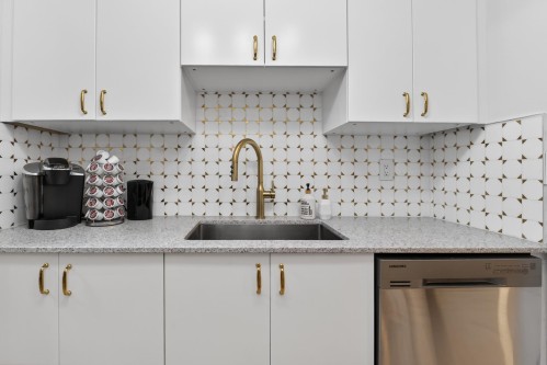 311-1010 Howe Street  Vancouver, BC V6Z 1P5