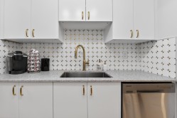 311-1010 Howe Street  Vancouver, BC V6Z 1P5