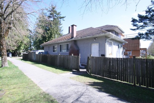 1807 38Th Avenue E, Vancouver, BC 
