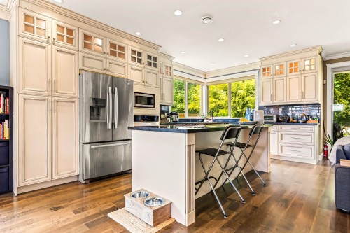 915 Thistle Place, Britannia Beach, BC 