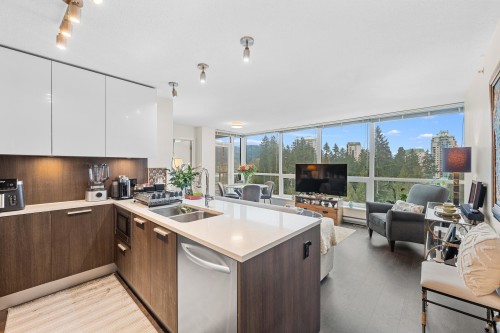 1102-3007 Glen Drive  Coquitlam, BC V3B 0L8