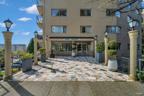 404-1930 Marine Drive  West Vancouver, BC V7V 1J8