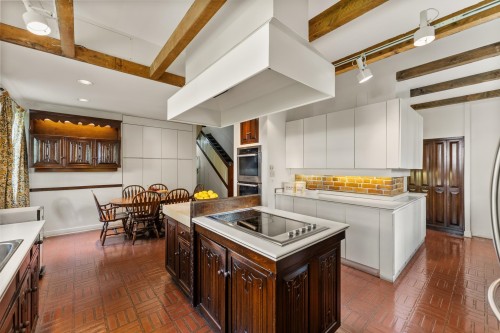 2206 Marine Drive Sw, Vancouver, BC 