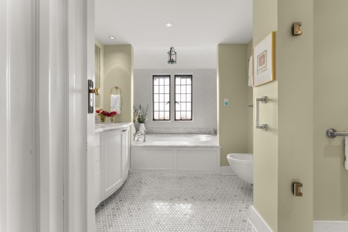 2206 Marine Drive Sw, Vancouver, BC 